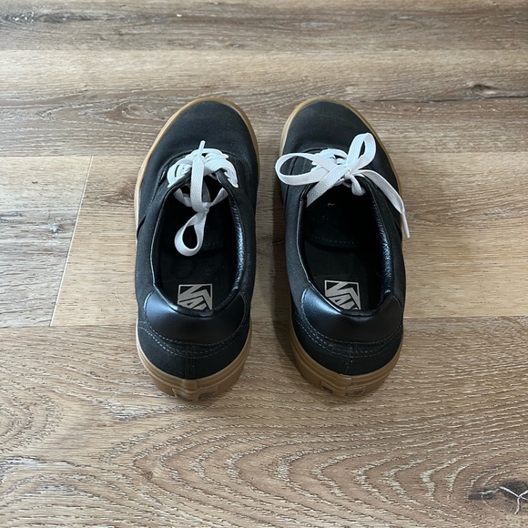 Vans - Picture 2 of 6